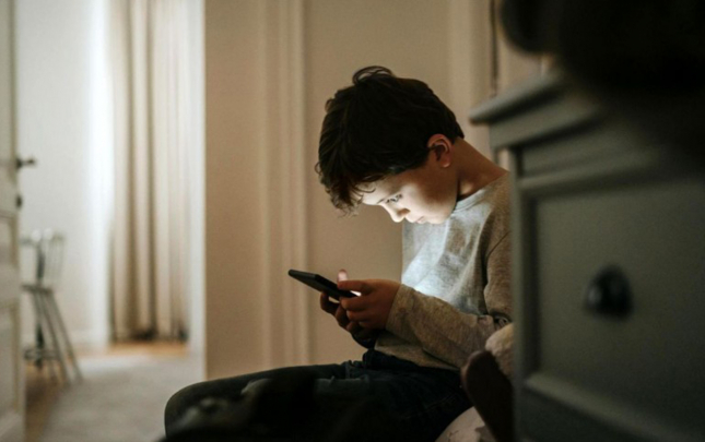 usaginiz-telefondan-gozunu-ayirmir