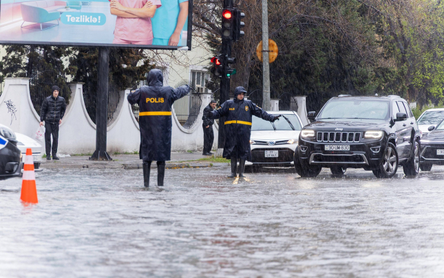 tam-emin-olduqdan-sonra-yolu-kecin