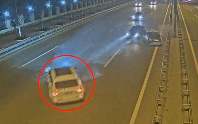 aeroport-yolunda-audi-bele-asdi