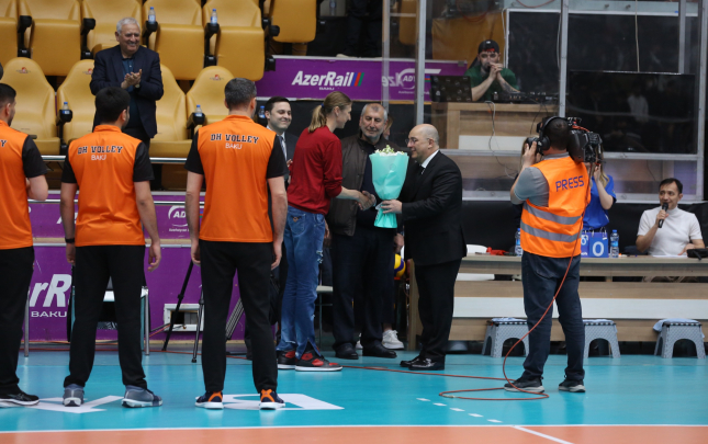 natalya-memmedova-azerbaycana-geldi