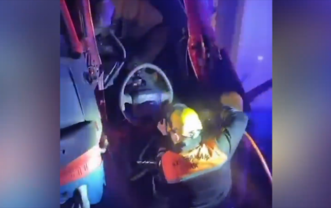 yuk-masininin-surucusu-bele-xilas-edildi