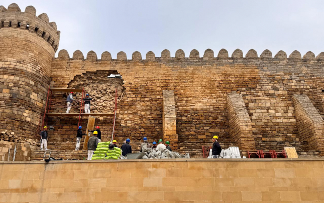 qala-divarlarinin-zerer-goren-hissesi-berpa-olunacaq