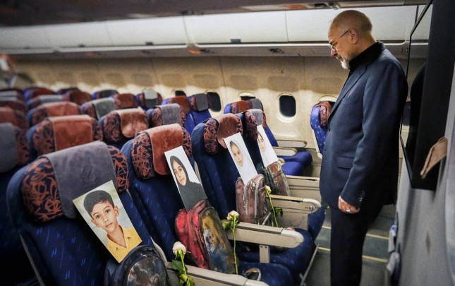 minab-mekteblilerini-de-ozu-ile-danisiqlara-apardi