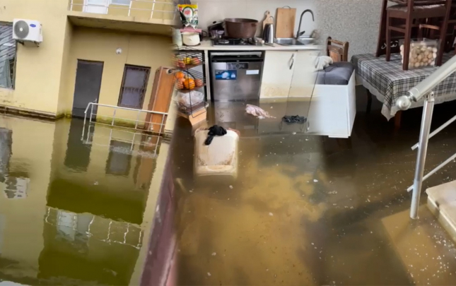 gunlerdir-evlerde-cirkab-sularin-seviyyesi-1-metrden-asagi-dusmur