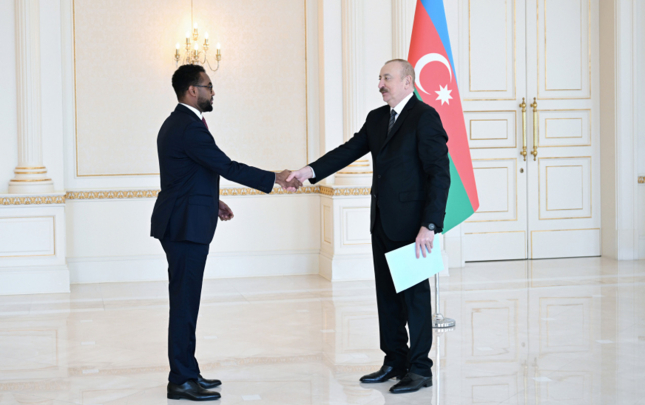 prezident-yeni-sefirleri-qebul-etdi