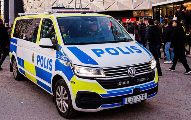 14-yasli-sagird-avtobusu-ogurlayib-norvecden-isvece-surdu