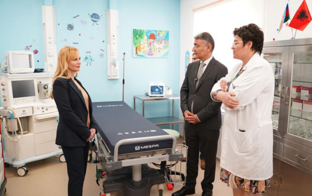 leyla-eliyevanin-tesebbusu-ile-albaniyada-istifadeye-verilen-xestexana-merkezinin-pediatrik-sedasiya-otagi