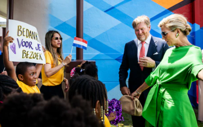 kralica-usaqlarla-ledi-qaqanin-mahnisini-oxudu