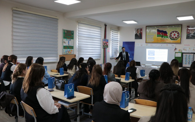 balakende-tehlukesiz-internet-telimleri-kecirildi