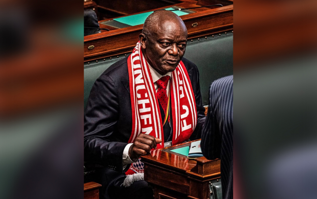 parlamente-bavariyanin-serfi-ile-geldi