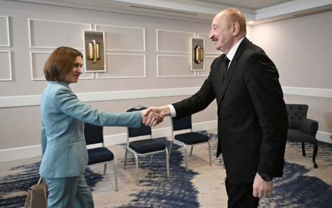 prezident-hemkarlari-ile-gorusdu