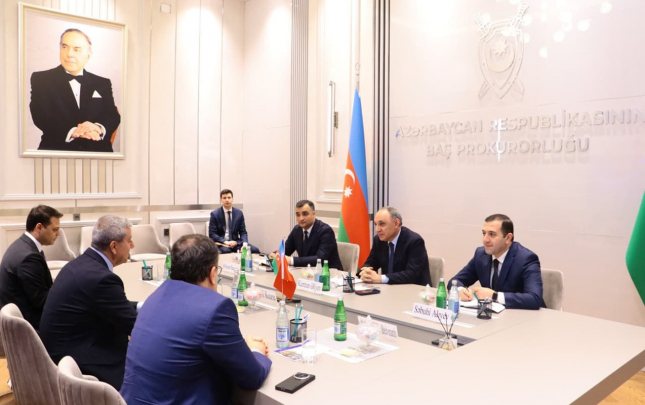 kamran-eliyev-turkiye-ali-mehkemesinin-numayendeleri-ile-gorusdu