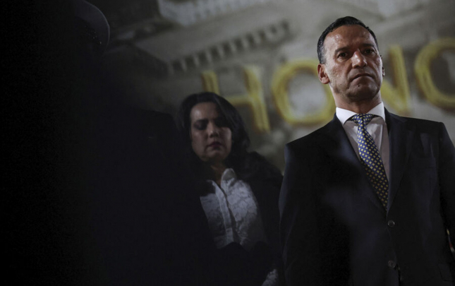 mask-ve-zukerberqi-hedeledi