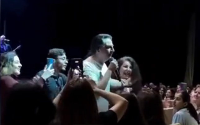 celik-bakidaki-konsertinde-tamasacilara-hormetsizlik-etdi