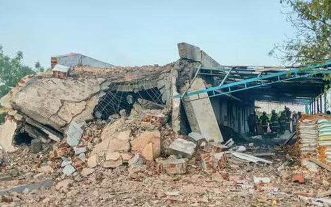 hindistanda-fiseng-fabrikinde-partlayis