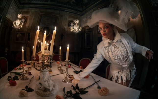 bu-qadin-hemise-sehrli-olub