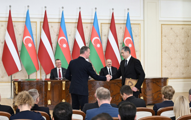 azerbaycan-latviya-senedleri-mubadile-olundu