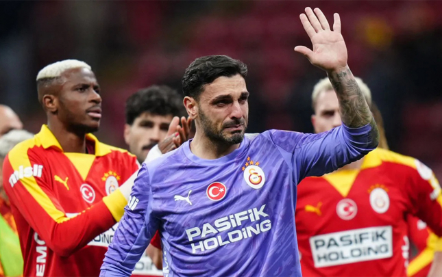 qalatasarayin-qapicisini-fite-basdilar-agladi