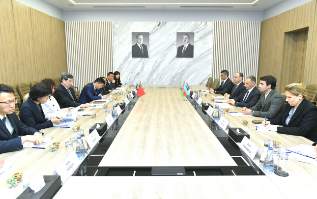 nazir-cinin-kibermuhit-administrasiyasinin-rehberi-ile-gorusdu