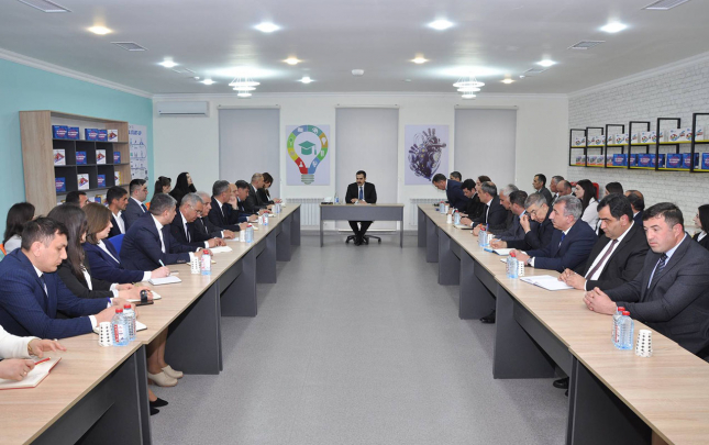 nazir-muavini-samaxida-muellim-ve-valideynlerle-gorusdu