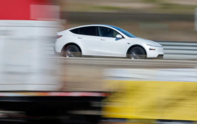 surucusuz-taksi-cinayet-yerine-girdi