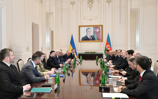 eliyevin-zelenski-ile-genis-terkibde-gorusu-kecirildi