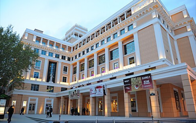 nizami-kino-merkezinin-direktoru-vezifesinden-azad-olundu