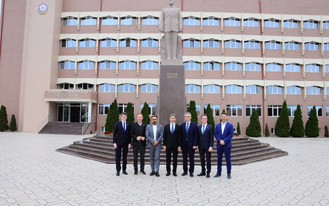 almaniya-bundestaqinin-uzvleri-goygolde