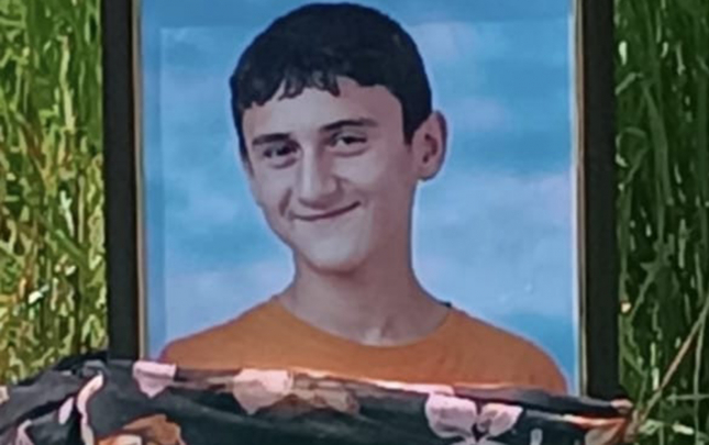 evinin-heyetinde-cereyan-vurub-oldurdu