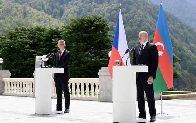 ilham-eliyev-ve-andrey-babis-metbuata-beyanatlarla-cixis-etdiler