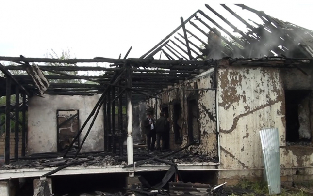 kenddeki-evinde-yanaraq-oldu