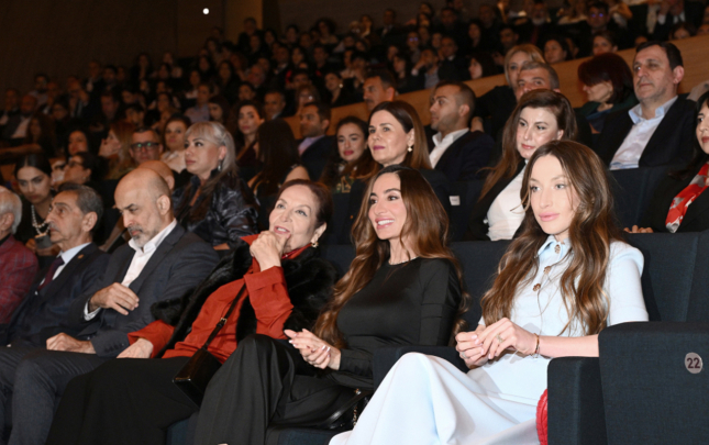 prezidentin-qizi-ve-gelini-film-teqdimatinda