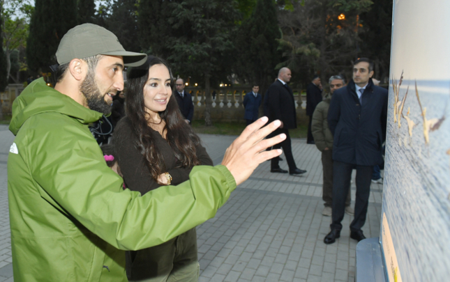 leyla-eliyeva-sergi-acilisinda