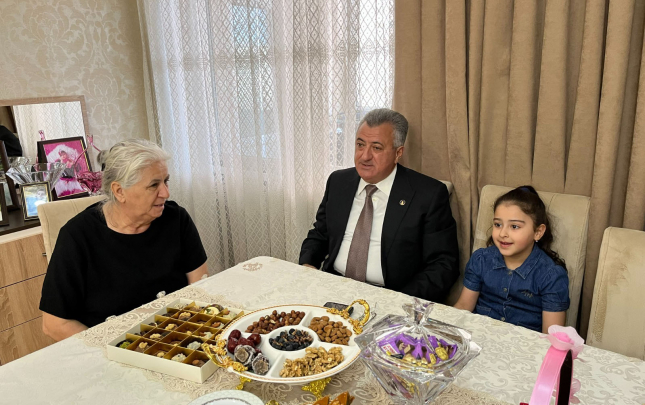 abseronda-sehidler-anildi-aileleri-ziyaret-olundu