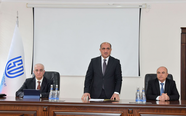 sdu-nun-yeni-rektoru-kollektive-teqdim-olundu