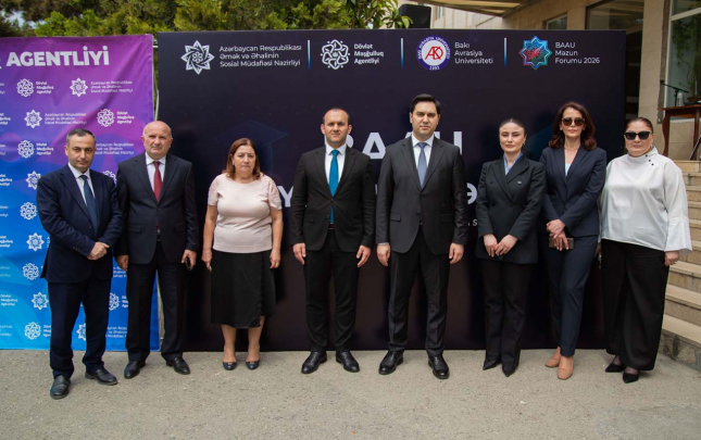 baau-da-emek-yarmarkasi-ve-mezun-forumu-kecirilib