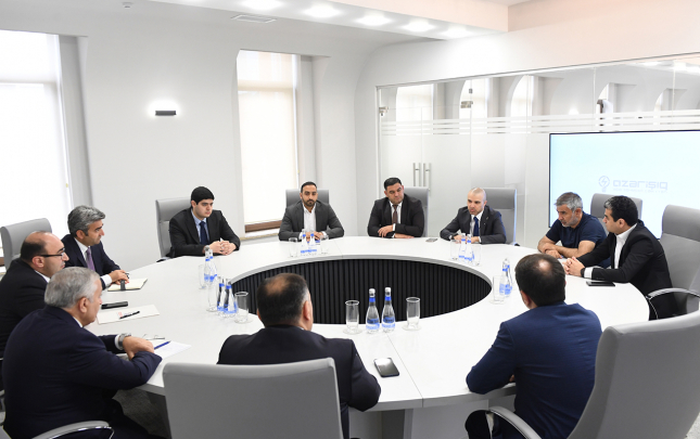 azerisiq-ve-ticaret-sebekelerinin-inkisafi-numayendeleri-arasinda-gorus