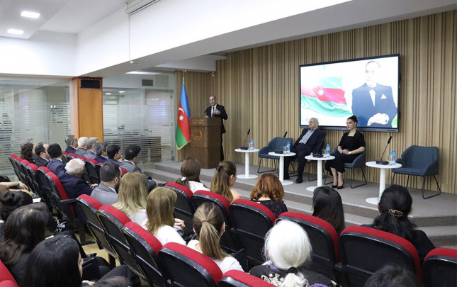 azerbaycan-universitetinde-heyder-eliyevle-bagli-tedbir-kecirilib