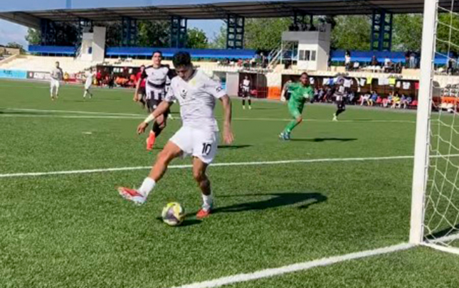 nihat-kahveci-neftcinin-futbolcusunun-qolundan-danisdi