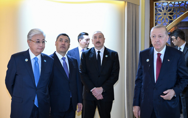 prezident-turkustanda-bir-sira-medeni-mekanlarla-tanis-oldu