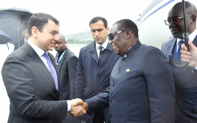 zimbabvenin-vitse-prezidenti-azerbaycana-geldi