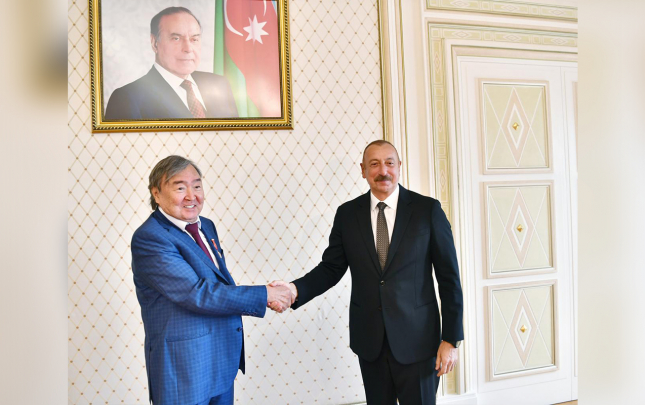 prezident-oljas-suleymenovu-tebrik-etdi