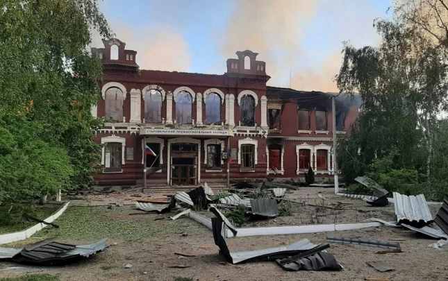 ukrayna-luqanskdaki-kolleci-vurdu