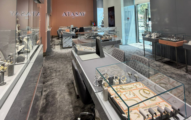 atasay-bakida-ilk-magazasini-acdi
