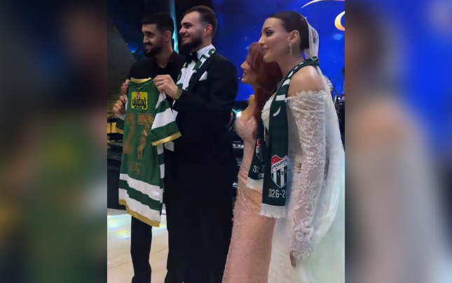 toral-bayramov-toylarinda-onlara-forma-verdi