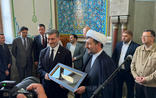 gurcustan-prezidenti-tbilisideki-cume-mescidinde