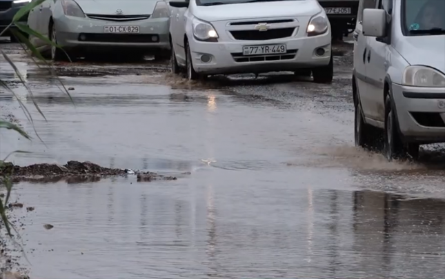 yol-berbad-veziyyetdedir-avtobus-da-taksi-de-gelmir
