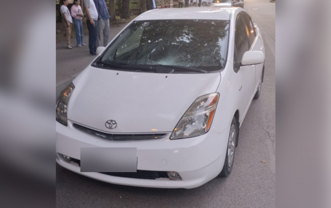 mingecevirde-toyota-prius-15-yasli-qizi-vurdu