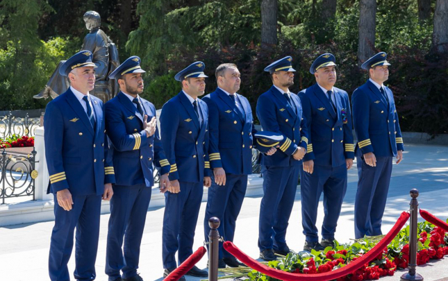 azal-kollektivi-ve-mulki-aviasiyanin-diger-numayendeleri-fexri-xiyabanda