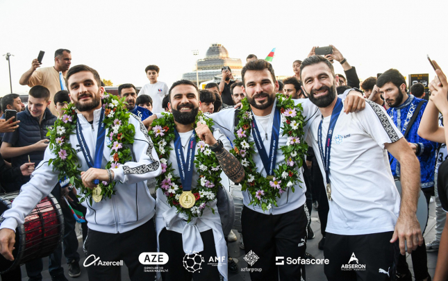 millimiz-bakida-bele-qarsilandi